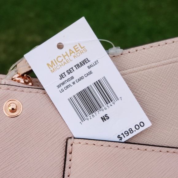 ⚠️LAST 1⚠️Michael Kors Carryall Card Case Wallet - Picture 5 of 5